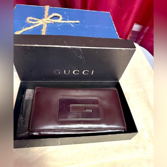 Gucci long wallet with box and tissue. In excellent condition. - Picture 1 of 10